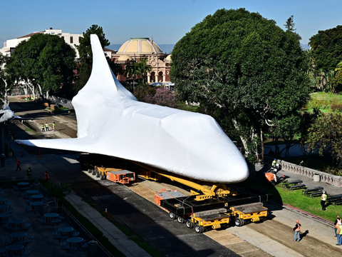 FOTO: AS Bangun Museum Raksasa di Los Angeles, Pesawat Ulang-Alik NASA, Endeavour Jadi yang Terbesar Dipajang