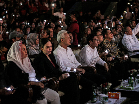 FOTO: Kekompakan Ganjar-Mahfud Menghadiri Perayaan Natal dan Tahun Baru 2024 di Konser Lilin Putih
