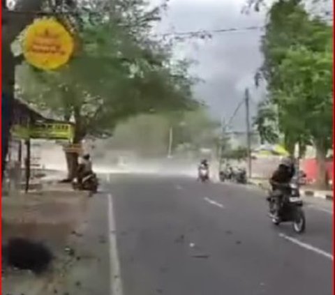 Bikin Merinding, Begini Detik-Detik Angin Kencang Terjang Gunungkidul dan Bikin Bangunan Ambruk