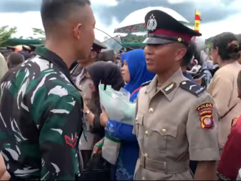 Tangis dan Haru, Momen Anggota TNI Tinju Perut Sang Adik Polisi Usai Pelantikan di SPN Polda Kalbar Singkawang