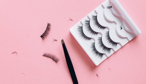 1. Avoid excessively long and thick eyelashes.