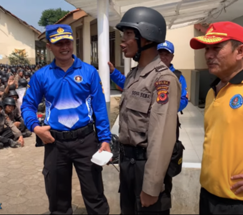 ⁠Demi Mendapatkan Satu Roti, Siswa Seba Polri Ini Gementaran Bacakan Janji Siswa