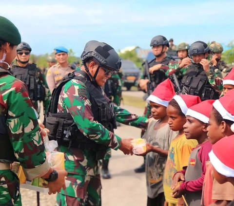 ⁠Pakai Rompi Anti-Peluru, Letjen TNI Saleh Sampai Tembus Hutan Sapa Pasukan Pandawa Kostrad