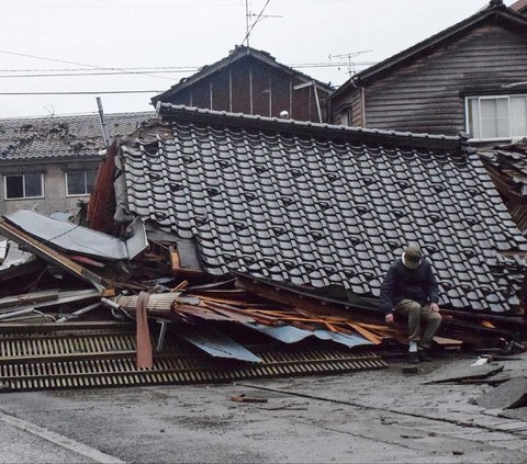 FOTO: Porak-poranda Pesisir Kota Suzu Diterjang Tsunami Akibat Gempa Dahsyat Jepang