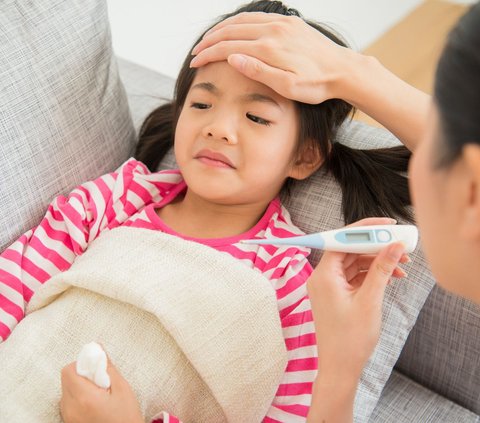 Feverish Children Should Not Be Scratched Without Care, Their Skin Can Become Irritated