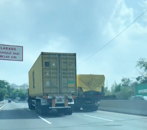 Sopir Truk Disetop Polisi karena Pakai Jalur Kanan di Tol, Bukannya Ditilang Malah Dikasih Hadiah