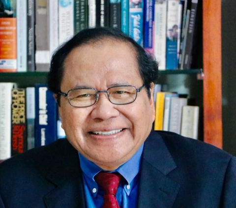 Momen Menteri PUPR Basuki Ikut Gotong Keranda Jenazah Rizal Ramli