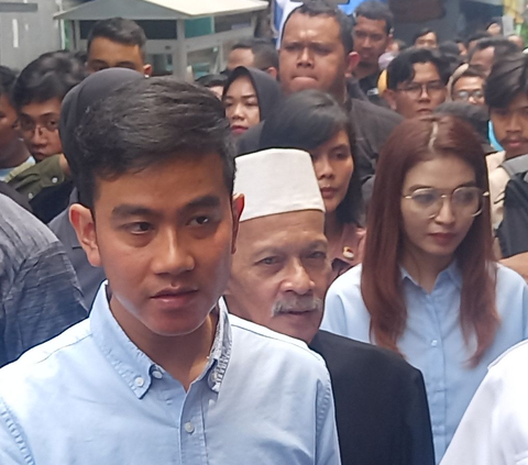 Momen Gibran Keceplosan Bocorkan Materi Debat Saat Peserta Rapat Konsultasi Publik