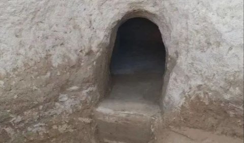 Beberapa terowongan ini melalui area di bawah benteng atau dinding pertahanan, terbuka di bagian eksternalnya. Lorong-lorong tersembunyi ini bertujuan untuk memperkuat sistem pertahanan Kota Batu Houchengzui.<br>
