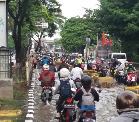 5 RT di Jakarta Selatan Terendam, Kawasan Kemang Banjir Hingga 40 Centimeter