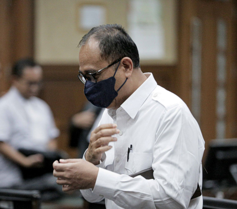 FOTO: Ekspresi Rafael Alun saat Majelis Hakim Menunda Sidang Putusan di Pengadilan Tipikor