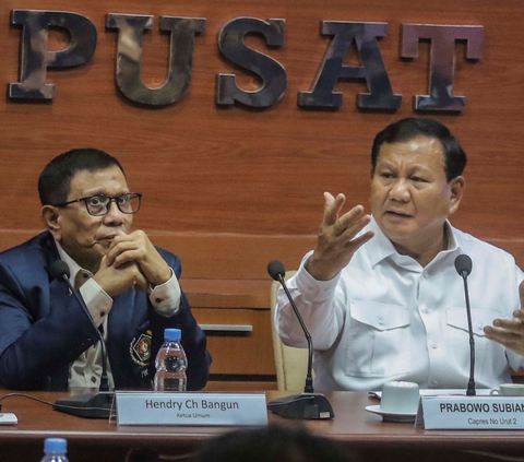 FOTO: Datangi Kantor Pusat Persatuan Wartawan Indonesia di Jakarta, Prabowo Dikawal Ajudan Mayor Teddy