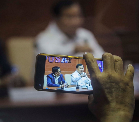 FOTO: Datangi Kantor Pusat Persatuan Wartawan Indonesia di Jakarta, Prabowo Dikawal Ajudan Mayor Teddy