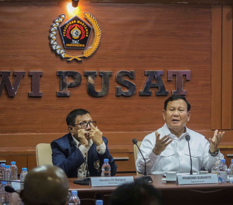 FOTO: Datangi Kantor Pusat Persatuan Wartawan Indonesia di Jakarta, Prabowo Dikawal Ajudan Mayor Teddy