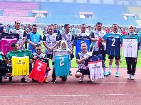 Pj Wali Kota Bekasi dan Bank BJB Dilaporkan ke Bawaslu Terkait ASN Pamer Kaus Bola Nomor 2