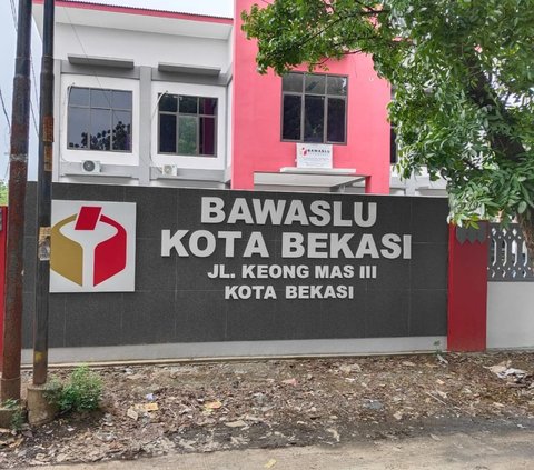 Pj Wali Kota Bekasi dan Bank BJB Dilaporkan ke Bawaslu Terkait ASN Pamer Kaus Bola Nomor 2