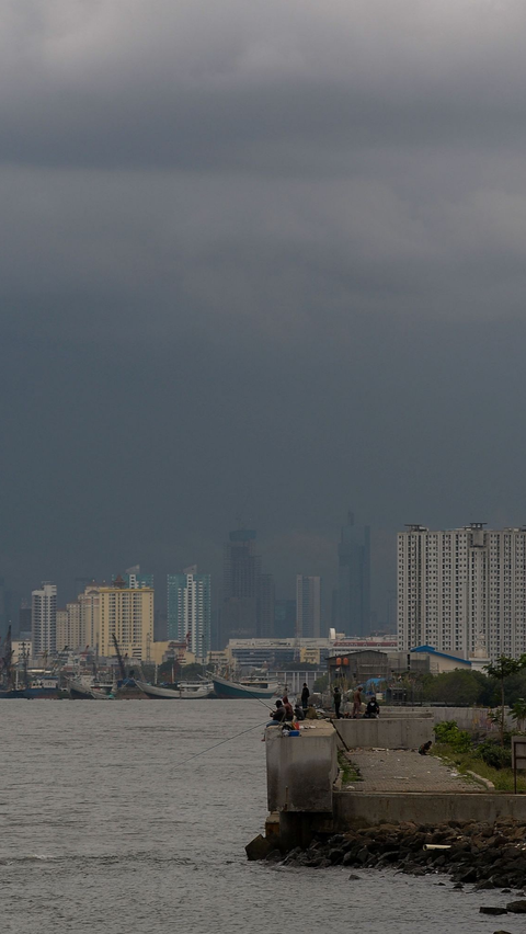Kondisi cuaca yang sama juga terjadi untuk sejumlah kota di sekitaran Jakarta. <br>