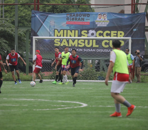 Ketua Umum Partai Solidaritas Indonesia (PSI) Kaesang Pangarep tampil bermain dalam turnamen Mini Soccer Semakin Susah Disusul (Samsul) Cup di kawasan Kuningan, Jakarta, Kamis (4/1/2023).