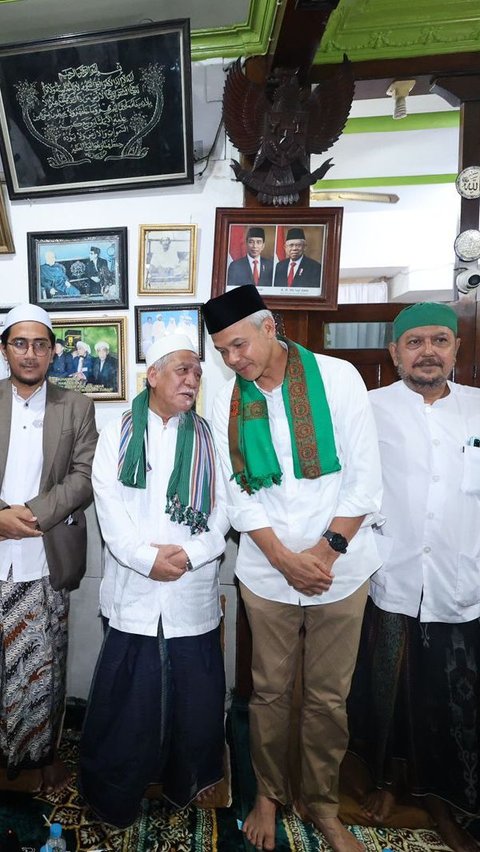 Ganjar Minta Doa ke KH Abdullah Ubab Maimoen: Dunia Sedang Tidak Baik