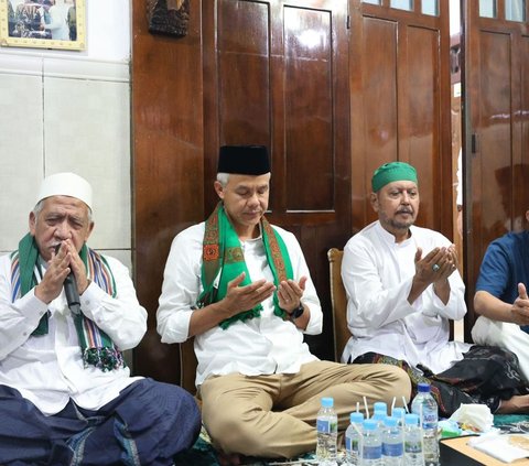 Ganjar Minta Doa ke KH Abdullah Ubab Maimoen: Dunia Sedang Tidak Baik