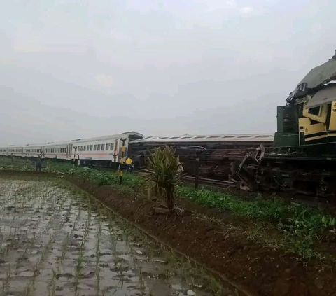 Evakuasi Gerbong KA Turangga dan Bandung Raya di Cicalengka, Jalur Lintas Selatan KAI Ditutup Sementara