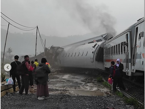 Evacuation of Turangga Train and Bandung Raya Train Collision, 3 People Dead