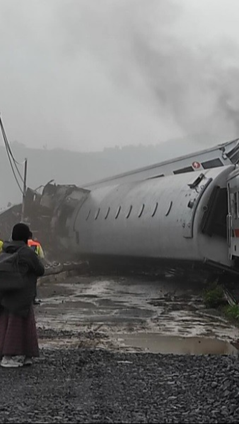 Tetap Beroperasi, Jalur Kereta Dibuat Memutar usai Tabrakan KA Turangga dan Commuterline Bandung