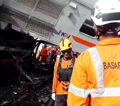 Evakuasi KA Turangga vs Kereta Lokal Bandung Raya, Basarnas Gunakan Alat Ekstraksi