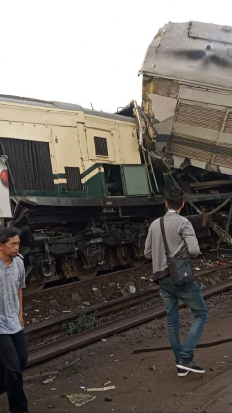 Detik-Detik Mencekam Tabrakan Kereta Api Turangga dan KA Lokal Bandung Raya