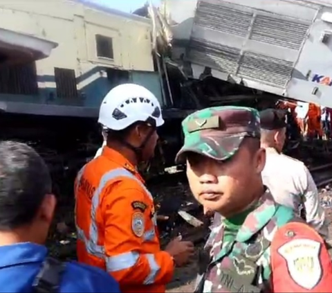 Detik-Detik Mencekam Tabrakan Kereta Api Turangga dan KA Lokal Bandung Raya