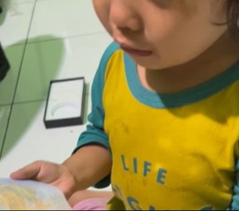 3-Year-Old Boy Cries His Eyes Out Upon Seeing His Passport Photo, Netizens Feel Represented