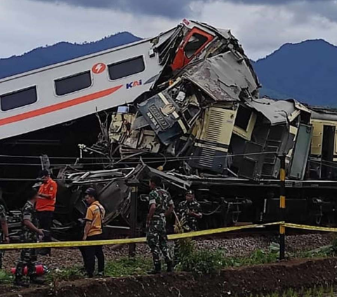 Doa Warganet untuk Korban Tabrakan KA Turangga dan Bandung Raya Mengalir