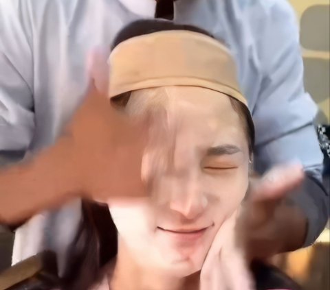 LOL! Female Tourist Wants to Try Indian Facial Treatment, Instead of Glowing Her Face, It Gets Messed Up and Causes Trauma