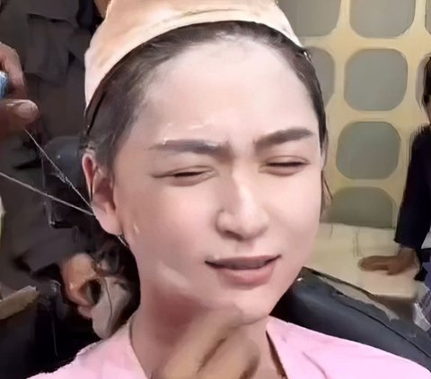 LOL! Female Tourist Wants to Try Indian Facial Treatment, Instead of Glowing Her Face, It Gets Messed Up and Causes Trauma