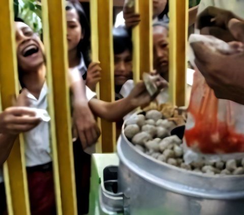 School Prohibits Snacks from Outside, The Student Has a Thousand Tricks for a Pack of Instant Noodles