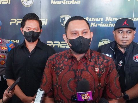 Ibra Azhari & Artis era 90-an Usai Jalani Pemeriksaan, Wajah Tertunduk dan Ditutup Masker