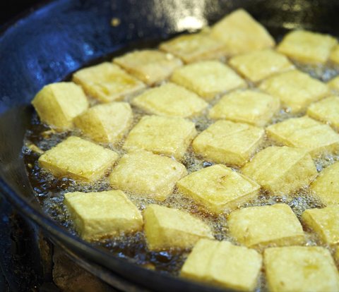 The Trend of Eating Hot Fried Tofu Can Actually Cause Chronic Illnesses