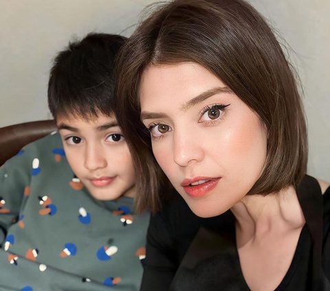 Showing off New Haircut Style, Carissa Putri Amazes