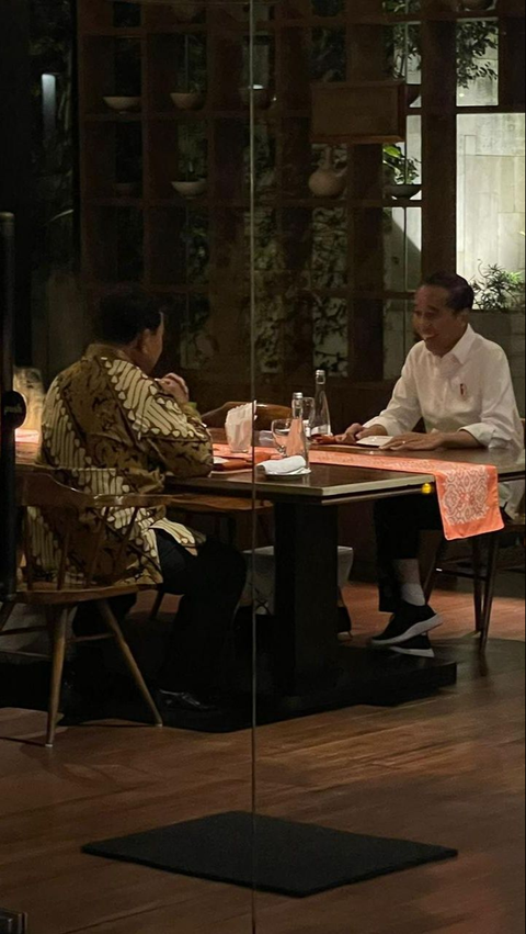 Unggah Foto Makan Malam dengan Jokowi, Prabowo: Selamat Berakhir Pekan