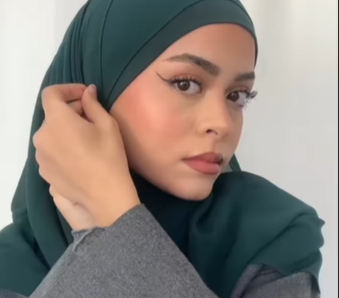 Square Chiffon Hijab Tutorial with Earring Touch