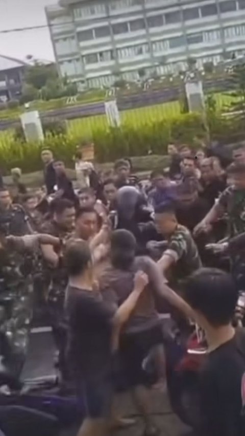 Anggota TNI Bentrok Dengan Pengiring Jenazah di Manado Akibat Suara Bising Knalpot, Begini Kronologinya<br>
