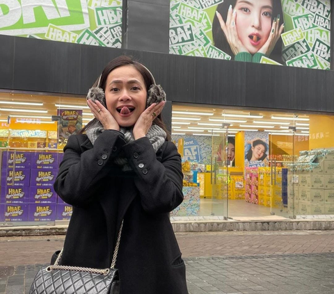Potret Cantik & Awet Muda Ersa Mayori Liburan di Korea Selatan, Bak Seumuran sama Putrinya