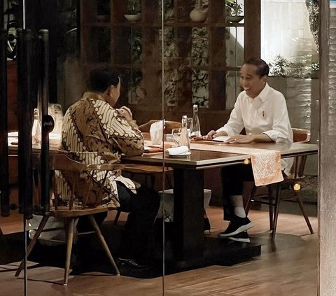 Menteri Pertahanan yang juga Calon Presiden nomor urut 2, Prabowo Subianto membagikan momen ketika melakukan makan malam bersama Presiden Joko Widodo atau Jokowi dalam sebuah unggahan di akun Instagramnya, pada Jumat (5/1/2024) malam.