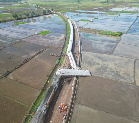 Evakuasi Rampung, Jalur Kereta Api di Cicalengka Bisa Dilalui dengan Kecepatan 20 Km/Jam