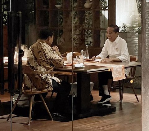 FOTO: Penuh Tawa, Ini Momen Akrab Jokowi dan Prabowo Makan Malam Bareng di Menteng