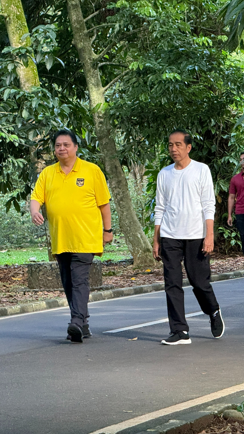 Jokowi dan Airlangga Olahraga Bareng di Istana Bogor, Akui Bahas Pilpres 2024