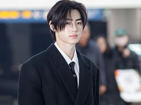 Saat Member ENHYPEN Dan TXT di Bandara Menuju Indonesia, Ada Yang Bergaya Santai Dan Seperti Pangeran