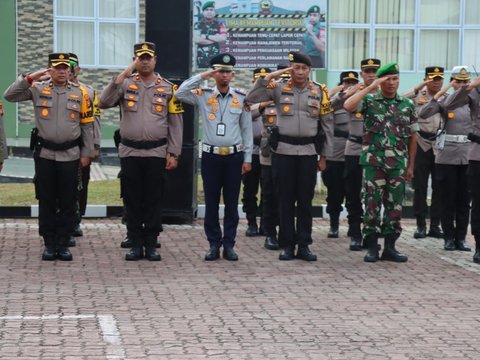 Kompak, Polri dan TNI di Pekanbaru Jaga Kamtibmas Demi Pemilu Damai