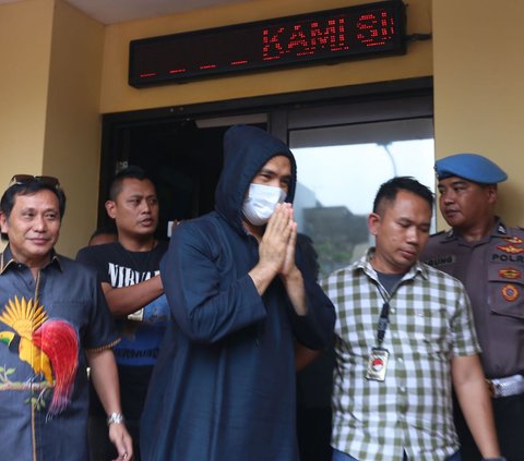 FOTO: Ekspresi Saipul Jamil Dibebaskan Usai Heboh Ditangkap Polisi di Pinggir Jalan