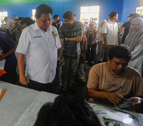 FOTO: Menko Airlangga Bagikan 2.200 BLT El Nino ke Warga Kabupaten Bogor